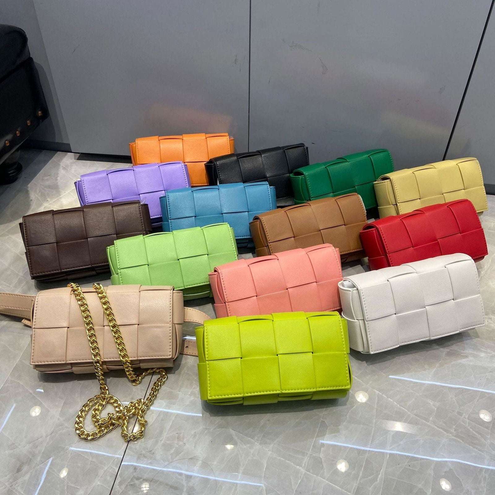 Fashion  Chain Crossbody Handbag - ShopEbonyMonique